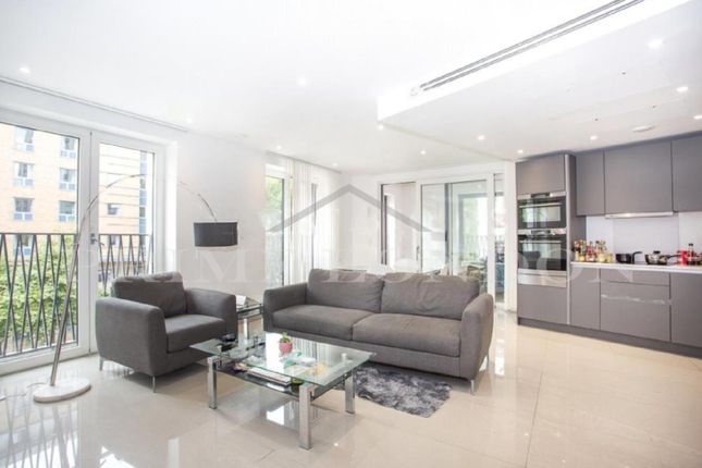 Flat to rent in Delphini Apartments, Blackfriars Circus, London