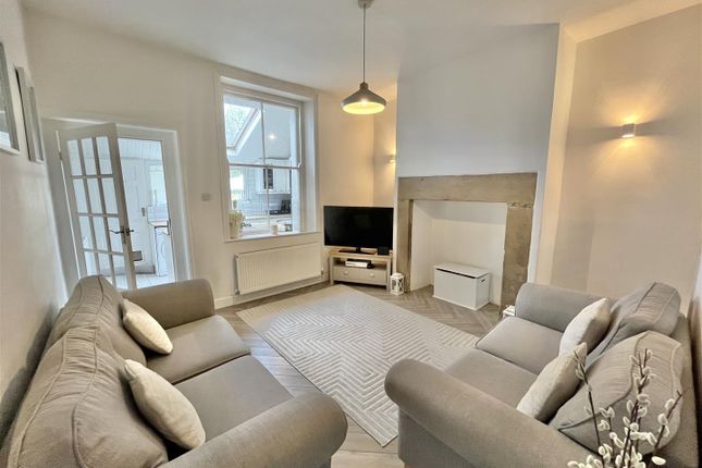 111, Manchester Road, Glossop photo 3