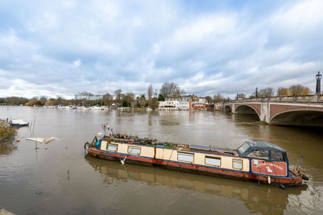 Bridge Road, Hampton Court photo 4