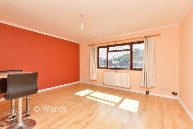 28A, Station Road, Crayford photo 3