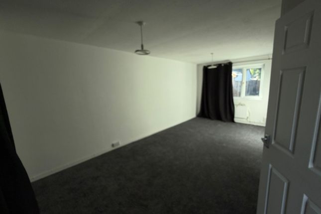 61, Kinross Avenue, LEICESTER photo 3