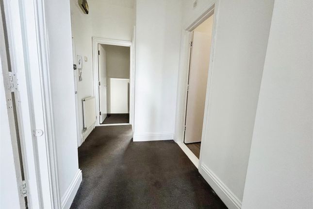 Flat 4, 8, Dalby Square, Margate photo 4
