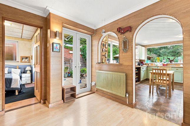 23 Friars Avenue, Brentwood photo 4