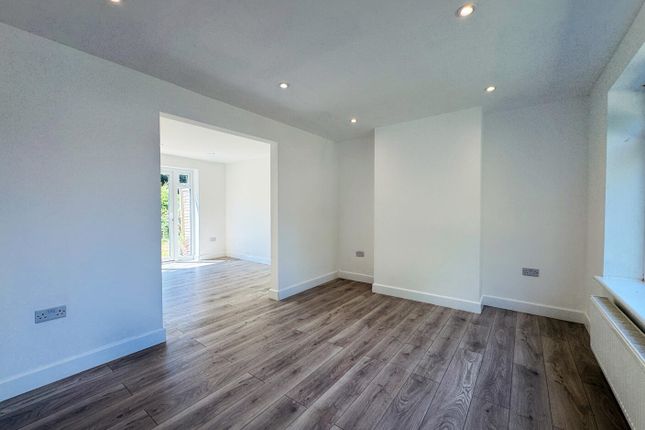 21, Fisher Close, Crawley photo 4