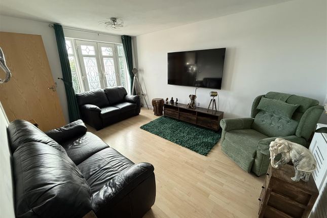 44, Rollesby Gardens, St. Helens photo 3
