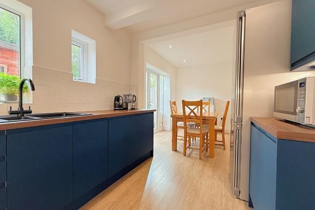 15, Hollin Park Road, Pudsey photo 4