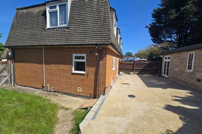 293, Prestwick Road, Watford photo 2