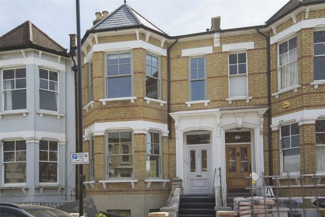 Terraced house to rent in Thistlewaite Road, London