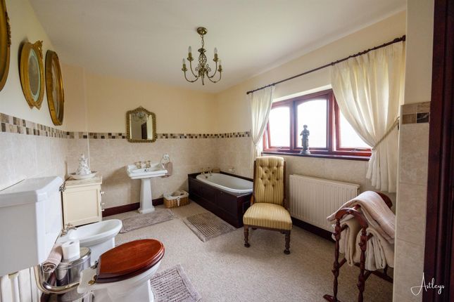 En-Suite Bathroom