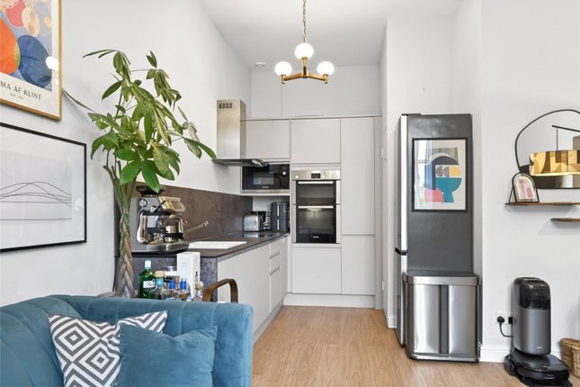 Flat 26, Clock Court,, Victory Road, London photo 4
