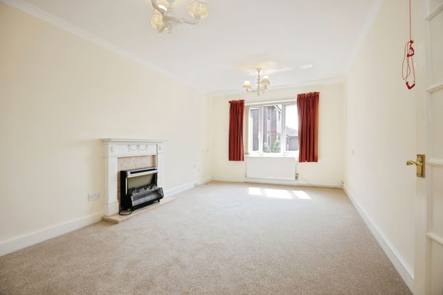 22 Tiddington Court,, Knights Lane, Stratford-upon-Avon photo 2