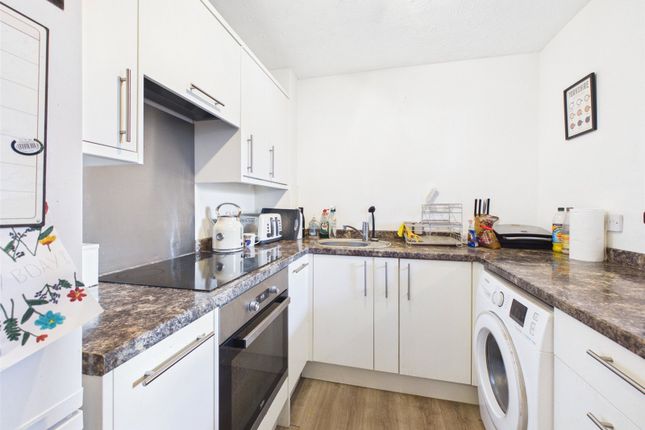 40, Chapman Way, Gloucestershire photo 2