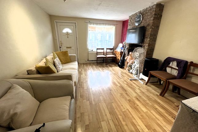 184, Martindale Road, Hounslow photo 2