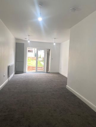 Thumbnail Flat to rent in Mandeville Road, Northolt