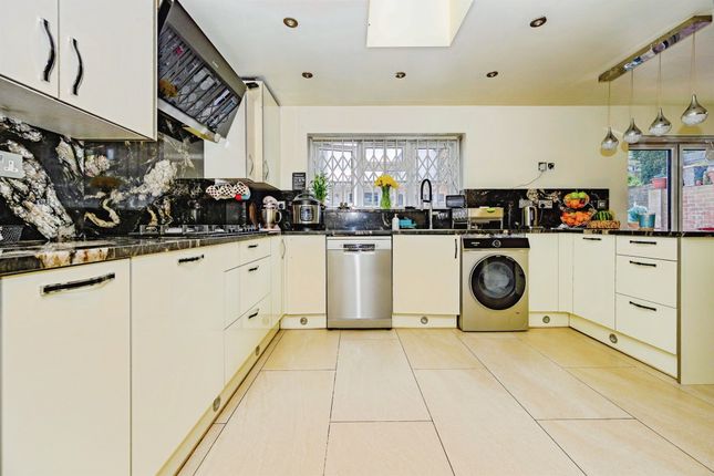 61, Briars Wood, Hatfield photo 3