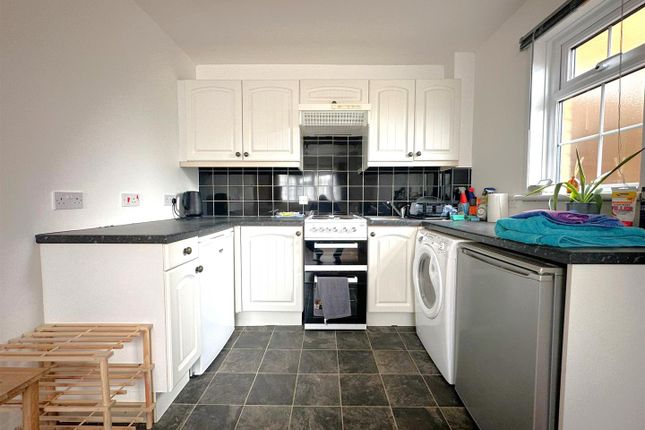 Flat 3, Saxon Court, Hithermoor Road, Stanwell Moor photo 3