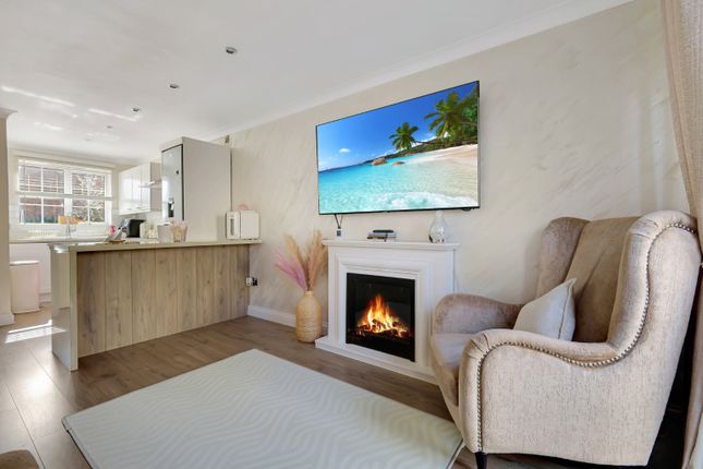 9 Armath Place, Langdon Hills, Essex photo 3
