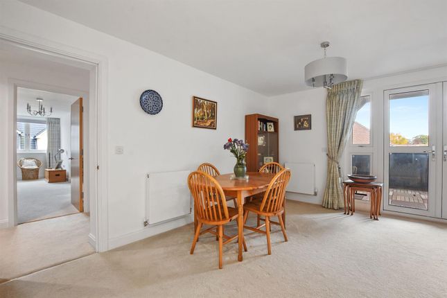 Flat for sale in Beaconsfield Road, Farnham Common, Slough