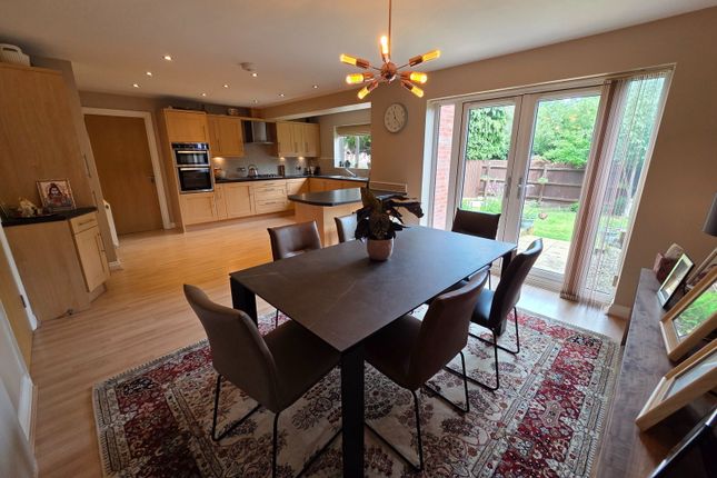 8, Wellingtonia Close, Loughborough photo 4