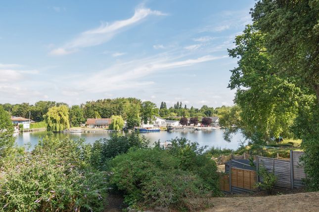 1, Mount Felix, Walton-On-Thames photo 2
