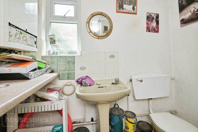 17, Balfour Crescent, Wolverhampton photo 4