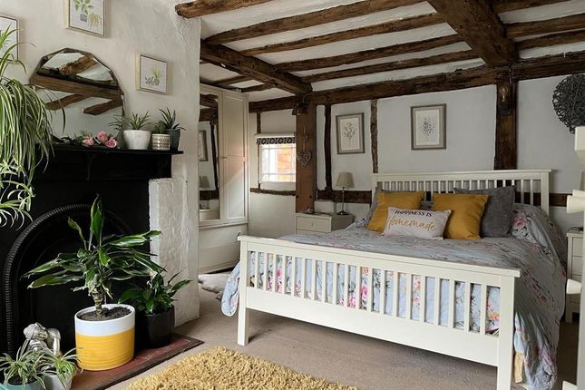Thumbnail Cottage for sale in High Street, Cranbrook, Kent