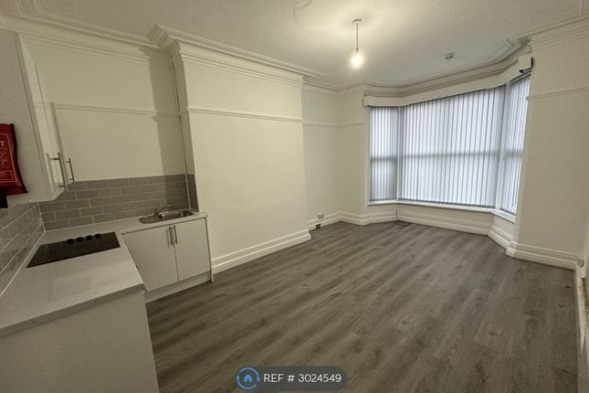 Flat, Mexborough Avenue, Leeds photo 2