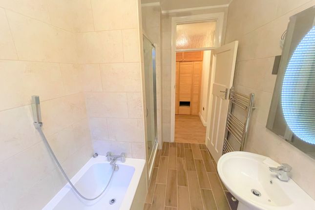 Patterson Court, London photo 5