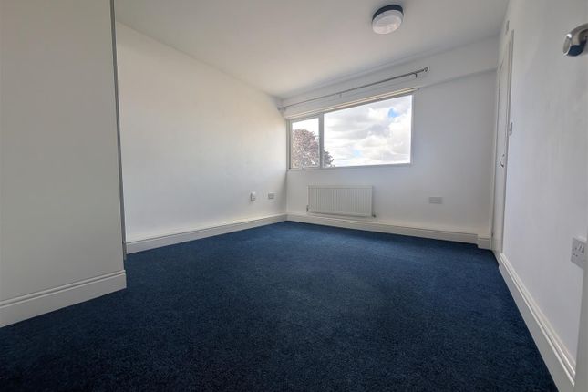 FFFL 85, Humber Way, Slough photo 2