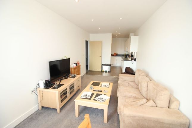 4 West House, Yateley photo 5