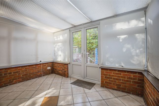 8, Powderham Court, Woking photo 4