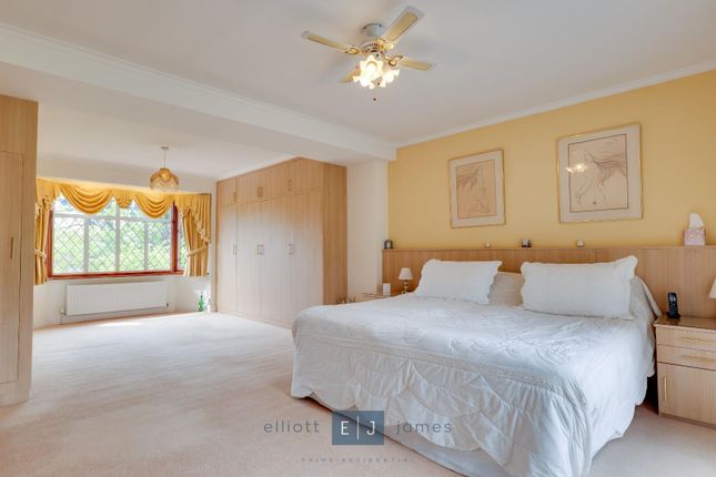 15, Lee Grove, Chigwell photo 4