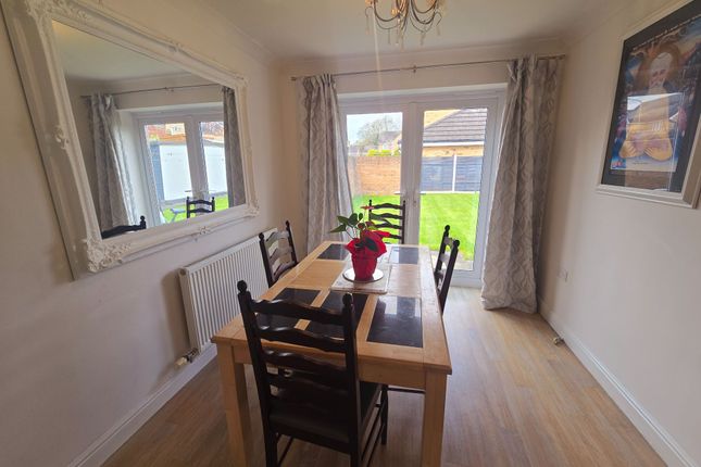 6 Burghley Walk, Shipley photo 3
