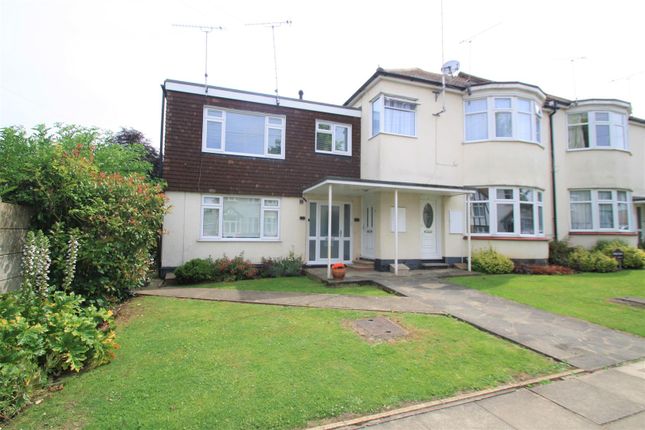 Thumbnail Flat to rent in Kingswood Chase, Leigh-On-Sea
