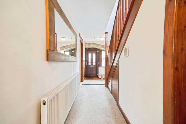 Finch Cote, Low Fold, Long Lee Lane, Keighley photo 2