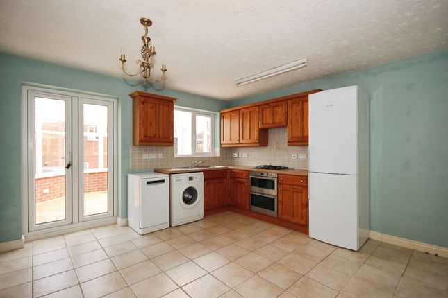29, Grovefield Crescent, Balsall Common photo 4