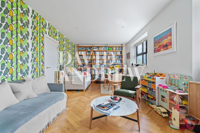 139c Highbury Hill, London photo 3