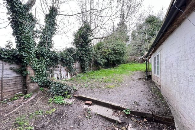 41, Chairborough Road, High Wycombe photo 3