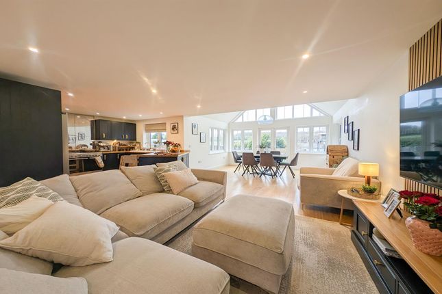 51, Centre Drive, Newmarket photo 4