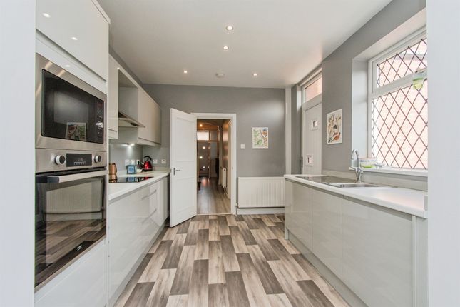 20, Smawthorne Lane, Castleford photo 3