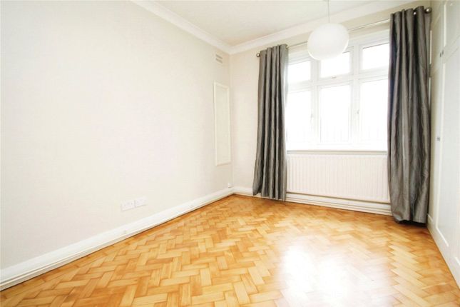 36, Grange Court, Loughton photo 4