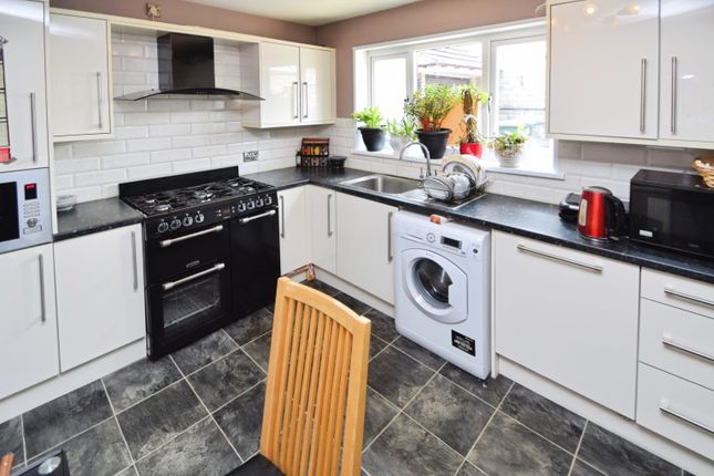 5, Clayton Rise, Keighley photo 4