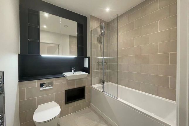 Flat 8 Tabbard Apartments, East Acton Lane, London photo 4