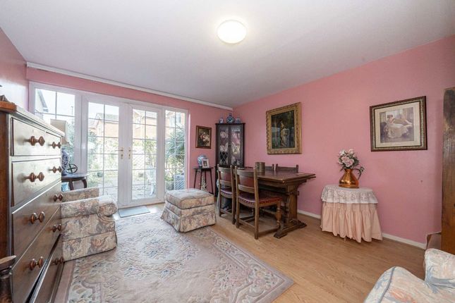 6 Academy Court, Fordbridge Road, Sunbury-On-Thames photo 4