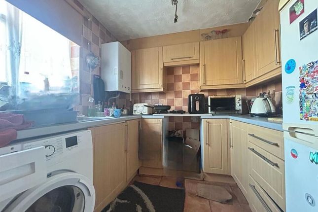 7, Colne Court, Tilbury photo 4