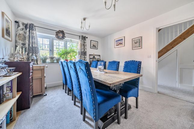 9, Prior End, Camberley photo 4