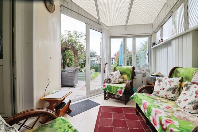 32, Arfonfab Crescent, Pontypridd photo 4