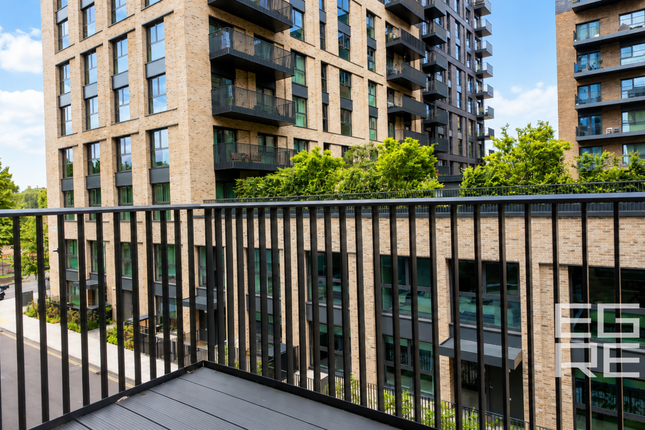 15, Scarlet Court, London photo 2