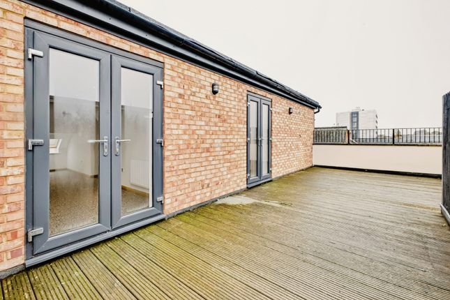 3-bed flat on Herriotts Lane, Northamptonshire, £1,325/mo