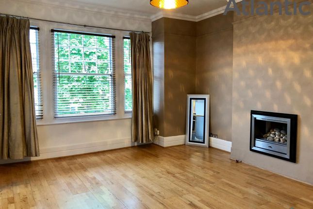 Thumbnail Flat to rent in Grovelands Road, Palmers Green